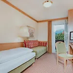 österreichischer Hof-im Bademantel Direkt In Alpentherme