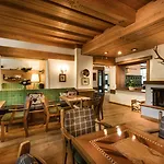 österreichischer Hof-im Bademantel Direkt In Alpentherme