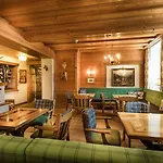 österreichischer Hof-im Bademantel Direkt In Alpentherme