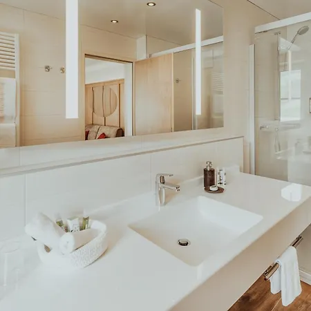 Oesterreichischer Hof-im Bademantel Direkt In Alpentherme Szálloda 4*